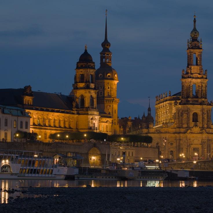 Family terraces and cafés for calm evenings in Porto